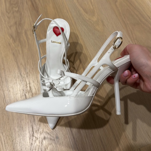 ♥️♥️SOLD♥️♥️Larroude White Women's Heels - Picture 2 of 5